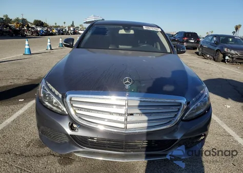 2015 Mercedes-Benz C 300 из США, поврежденный, VIN 55SWF4JB5FU074233